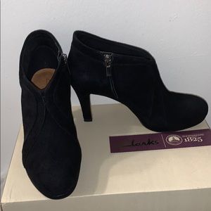 Clark’s -KENTLY LAILA ankle booties